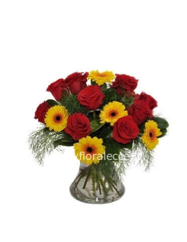 Bouquet di rose colorate e gerbere